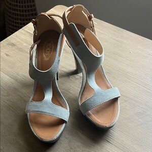 Tod's Elegant Gray blue and Tan Heels